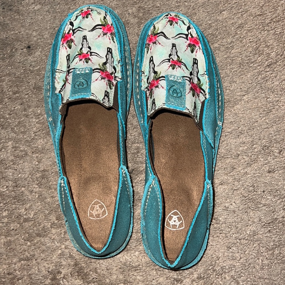 Cute ariat cruisers